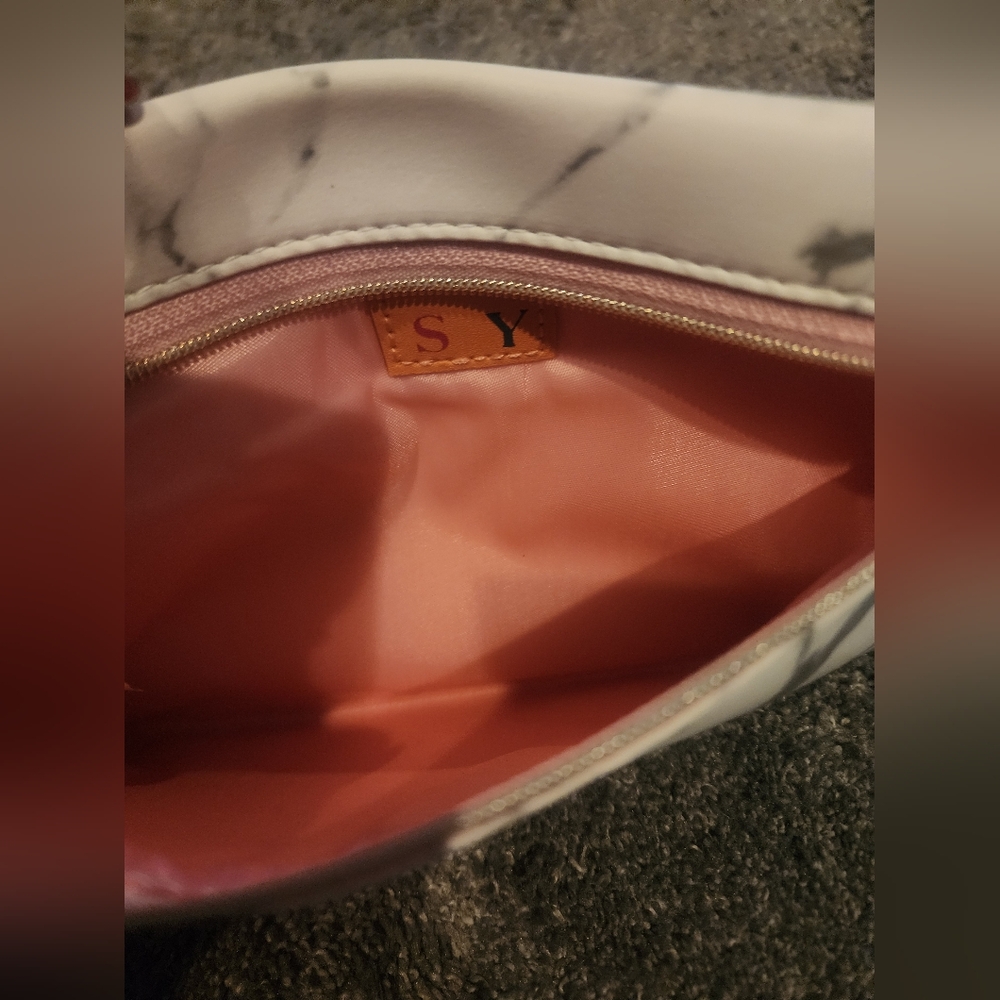 Ispy makeup bag - Picture 3 of 3